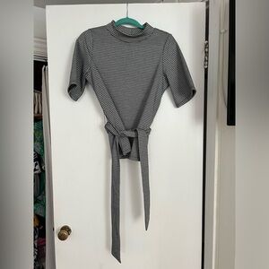 Halogen Houndstooth Top Size S with front tie